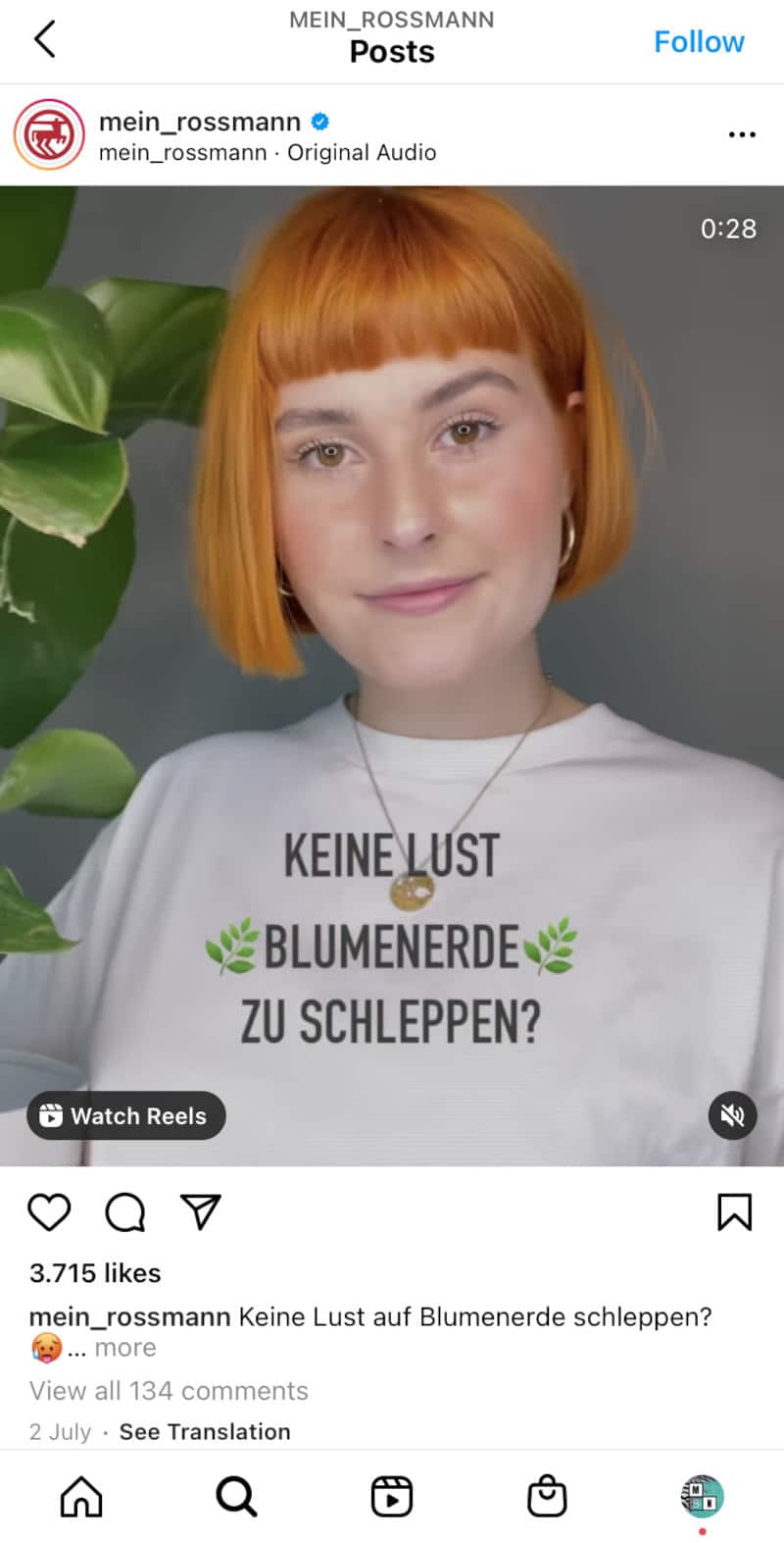 Man sieht einen Instagram-Beitrag von Rossmann, auf der eine Frau zu sehen ist. Darüber gelegt ist der Schriftzug "Keine Lust Blumenerde zu schleppen?"